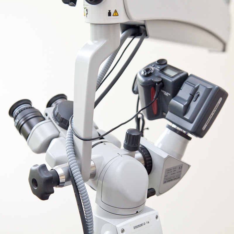 Moderne OP-Mikroskope sind für minimalinvasive Therapien unersetzlich Moderne OP-Mikroskope sind für minimalinvasive Therapien unersetzlich
